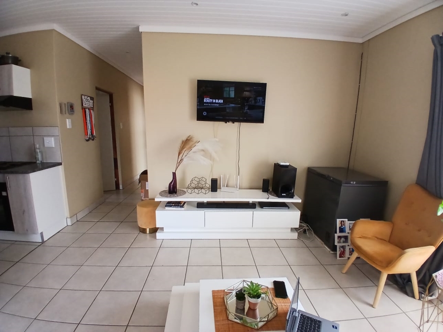To Let 3 Bedroom Property for Rent in Hillside View Free State